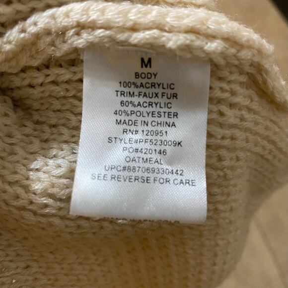 Pink Republic Ivory Cable Knit Faux Fur Collar Toggle Sweater Vest Size Medium - Picture 9 of 9